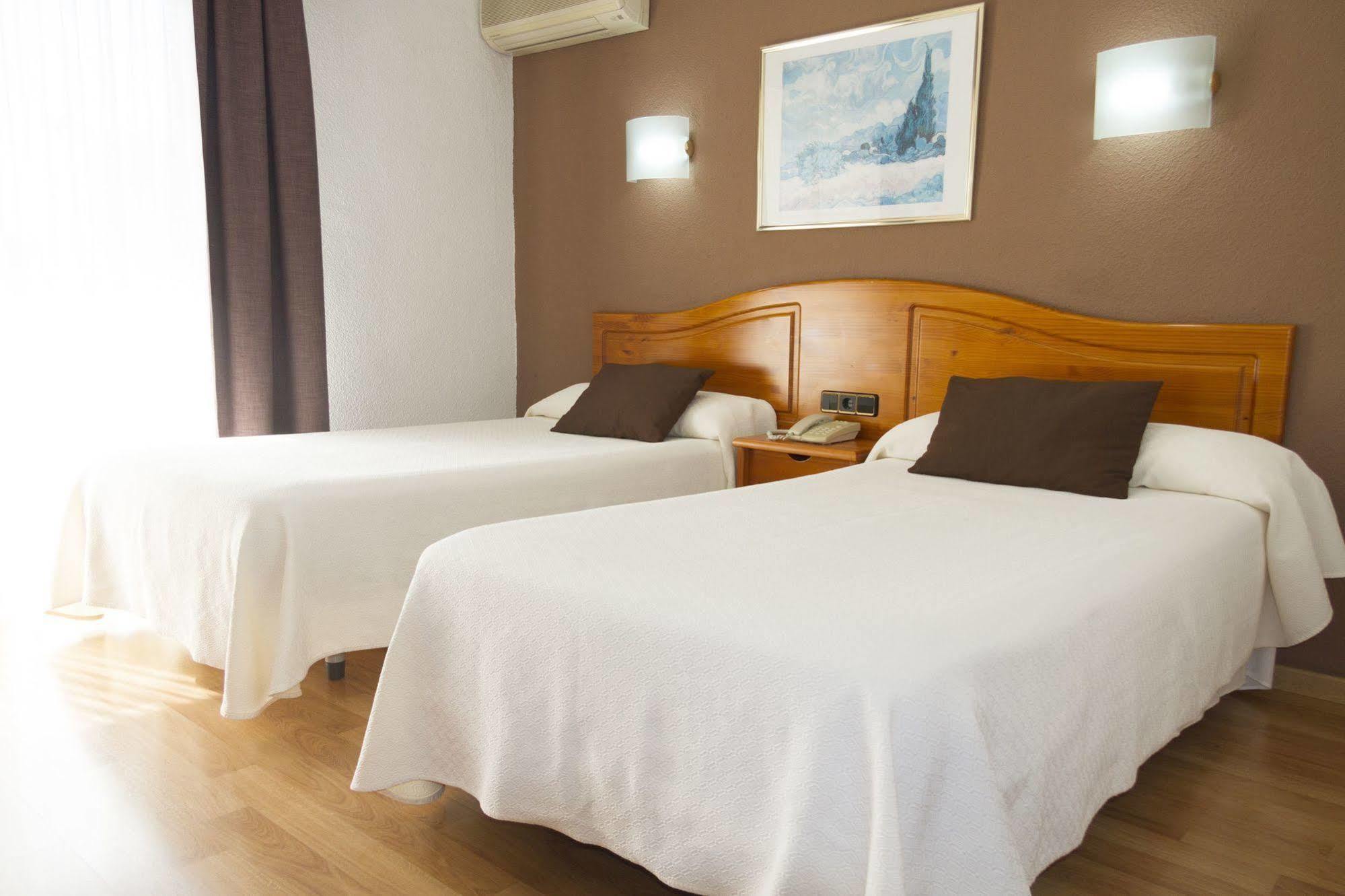 Hotel Caballo De Oro Бенидорм Екстериор снимка